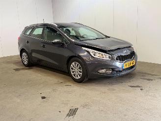 damaged passenger cars Kia Cee d 1.6 GDI Business Pack 2014/2