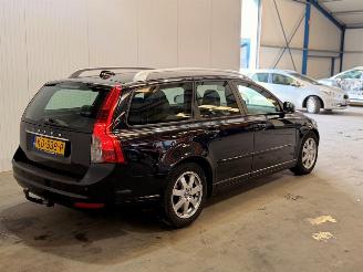 Volvo V-50 1.6 D2 S/S R-Design Pro Edition picture 3