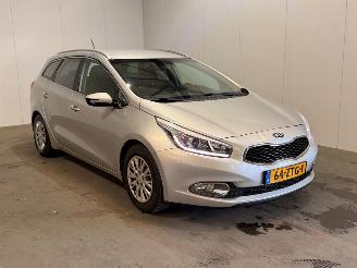 Vaurioauto  passenger cars Kia Cee d 1.6 GDI Plus Pack 2013/7