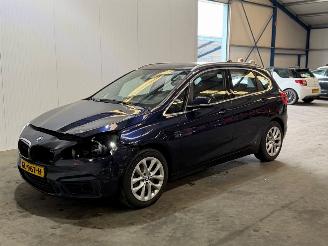 BMW 2-serie 220i Essential picture 3