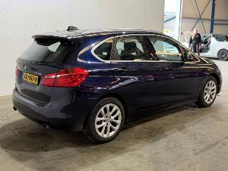 BMW 2-serie 220i Essential picture 7