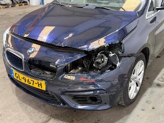 BMW 2-serie 220i Essential picture 9