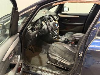 BMW 2-serie 220i Essential picture 10