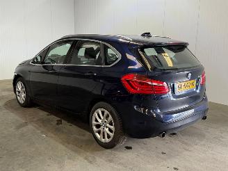 Schadeauto BMW 2-serie 220i Essential 2015/6