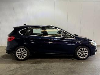 BMW 2-serie 220i Essential picture 6