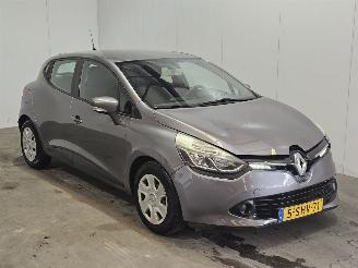 Voiture accidenté Renault Clio 0.9 Energy TCE 90 12V Hatchback 4Dr Benzine 898cc 66kW (90pk) FWD 2013/10