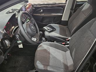 Volkswagen Up! 1.0 12V 60 Hatchback  Benzine 999cc 44kW (60pk) picture 11