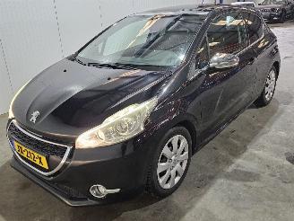 Voiture accidenté Peugeot 208 1.4 16V Hatchback  Benzine 1.397cc 70kW (95pk) FWD 2012/4