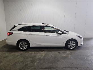 Opel Astra SPORTS TOURER+ 1.6 CDTI 110 16V Combi/o  Diesel 1.598cc 81kW (110pk) FWD picture 2