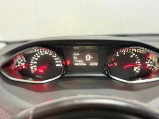 Peugeot 308 1.6 BlueHDI Blue Lease Executive Pack picture 11