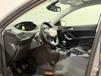 Peugeot 308 1.6 BlueHDI Blue Lease Executive Pack picture 9