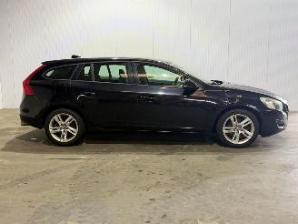 Volvo V-60 1.6 T3 Kinetic picture 2