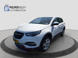 Schadeauto Opel Grandland X 1.6 TURBO  HYBRIDE 2021/3
