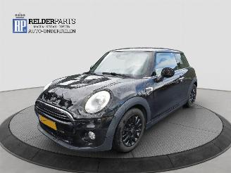 Schadeauto Mini Cooper 1.5 12 V COOPER 2016/8