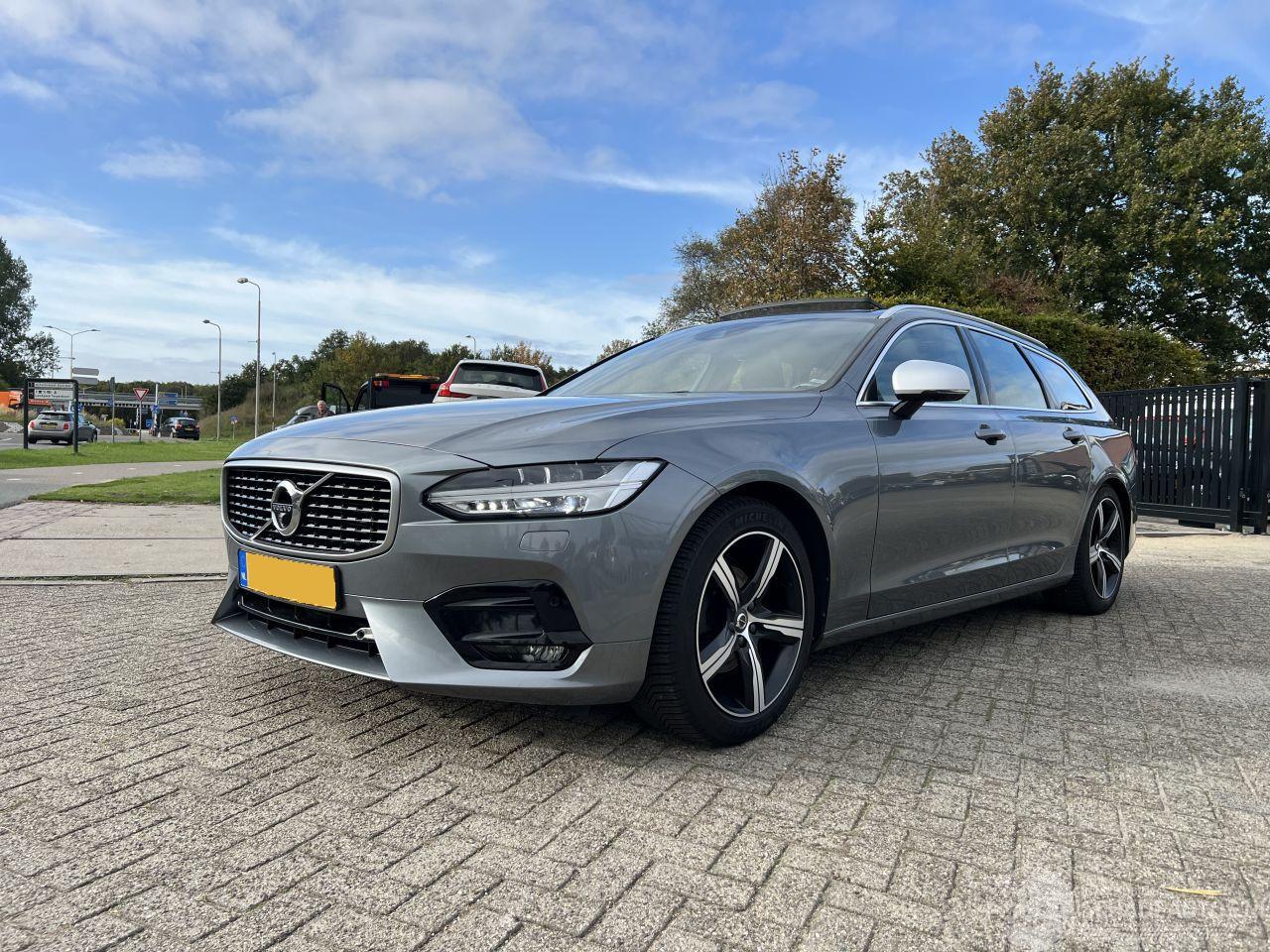 Volvo V-90 2.0 D4 R-Design Pano 111.861 KM !!
