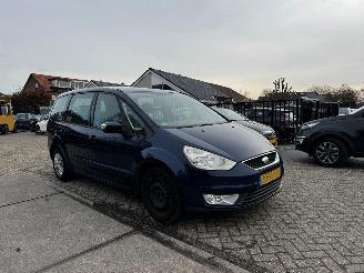 uszkodzony samochody osobowe Peugeot 208 1.2 VTi Active 2013/1