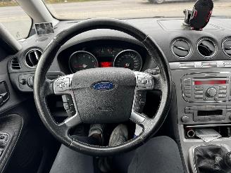 Ford Galaxy 2.0-16V Trend picture 20