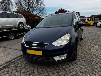 Ford Galaxy 2.0-16V Trend picture 3