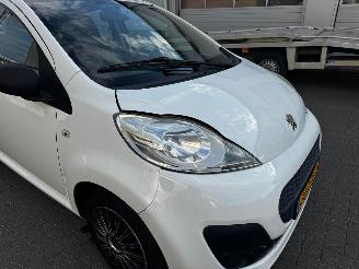 Peugeot 107 1.0 Access Accent Facelift picture 23