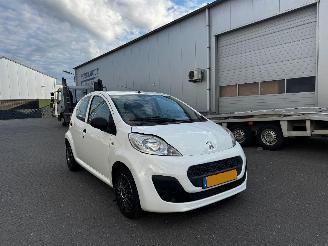 uszkodzony samochody osobowe Peugeot 107 1.0 Access Accent Facelift 2012/10