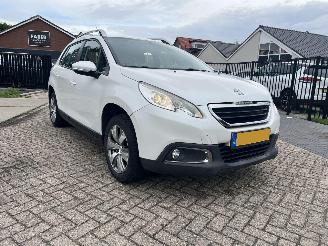 Peugeot 2008 1.2 PureTech Blue Lion picture 4