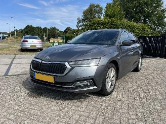 Vaurioauto  passenger cars Skoda Octavia 1.0 TSI Business Edition Plus | eerste eigenaar!! 2022/8