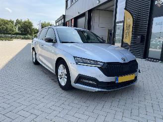 Vaurioauto  passenger cars Skoda Octavia 1.0 e-TSI Sport Business 2021/1