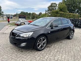 Damaged car Opel Astra 1.6 Sport 2010/2