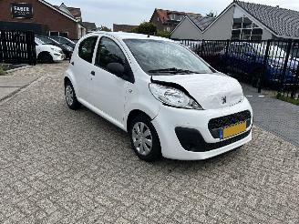 damaged passenger cars Peugeot 107 1.0 Access Accent | 88.469 km!! 2012/6