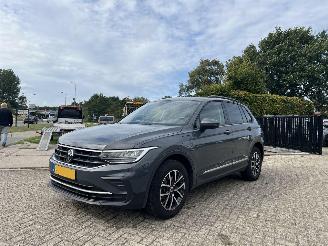 Vaurioauto  passenger cars Volkswagen Tiguan 1.4 TSI eHybrid R-Line Business | 69.649 km!! 2022/12