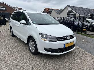 Vaurioauto  passenger cars Volkswagen Sharan 2.0 TDI Exclusive Series 2017/5