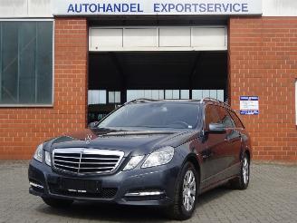 Vaurioauto  passenger cars Mercedes E-klasse E 200 T CGI Avantgarde 135kw, Navi, Leer, Climate & Cruise control 2010/11