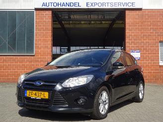 Schadeauto Ford Focus 1.0 EcoBoost Titanium, Airco, Cruise control, Trekhaak 2014/4