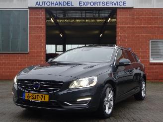 Damaged car Volvo V-60 D6 AWD Plugin-Hybrid Summum, Leder, Schuifdak, Navi, Lane assist 2013/10