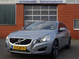 Coche accidentado Volvo V-60 D6 AWD Pug-in Hybride, 158kw, Leer, Navi, Schuifdak 2012/12