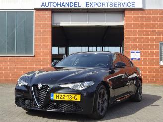 uszkodzony samochody osobowe Alfa Romeo Giulia Super Business 2.2 JTD, Leer, Navi, Cruise & Climate 2019/3