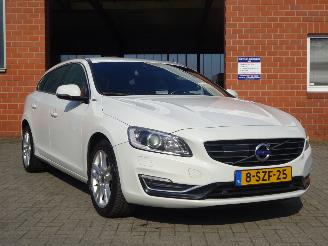 Volvo V-60 2.4 D6 AWD Plug-In Hybrid Summum, Leer, Navi, Climate & cruise picture 3