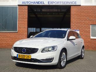 Volvo V-60 2.4 D6 AWD Plug-In Hybrid Summum, Leer, Navi, Climate & cruise picture 1
