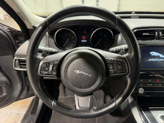Jaguar XE 2.0D 120kW Automaat Clima Navi Pure picture 15