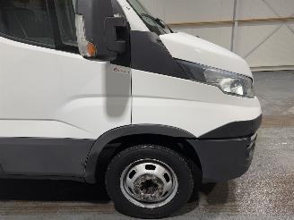 Iveco Daily 35C 2.3d 100kW Clima DUBBELLUCHT picture 18