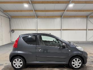 Vaurioauto  passenger cars Peugeot 107 1.0 -12V 50kW XR 2011/3