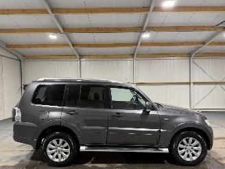 krockskadad bil bedrijf Mitsubishi Pajero 3.2 DI-D 147kW Automaat Leder 4X4 Instyle Side Window Van 2011/3