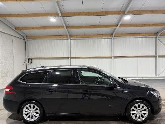 skadebil auto Peugeot 308 1.2 96kW PureTech Style Airco Navi 2016/4