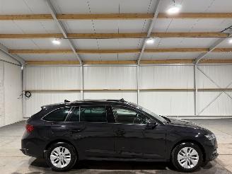 Vaurioauto  passenger cars Skoda Octavia 1.0e-TFSI 81kW Automaat Pano Business Edition 2024/1