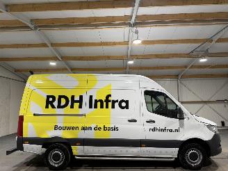 krockskadad bil bedrijf Mercedes Sprinter 317 1.9CDI 125kW Automaat L2H2 RWD 2024/11