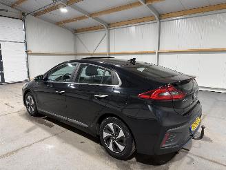Hyundai Ioniq 1.6GDi 77kW Automaat Schuifkantel Premium picture 11