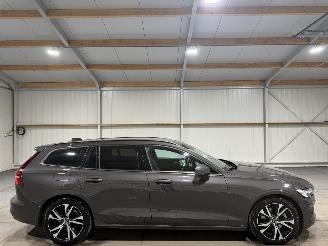 skadebil auto Volvo V-60 2.0B3 120kW Automaat Essential Edition 2023/11