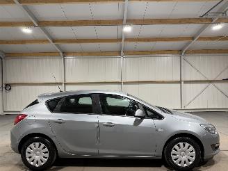 krockskadad bil auto Opel Astra 1.4 74kW Edition 2015/4