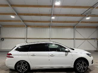 Damaged car Peugeot 308 1.5BlueHDI 96kW Automaat Premium Panoramadak 2018/11