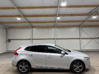 damaged passenger cars Volvo V-40 1.5T3 112kW Automaat Nordic+ 2017/11